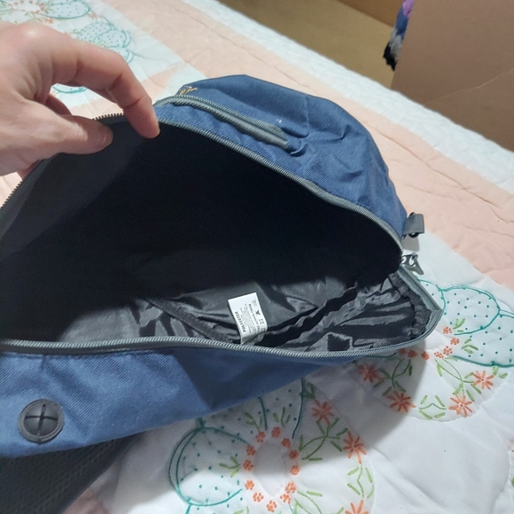 Disney Cruise Line Castaway Club Sling Shoulder Bag Backpack - Picture 2 of 7